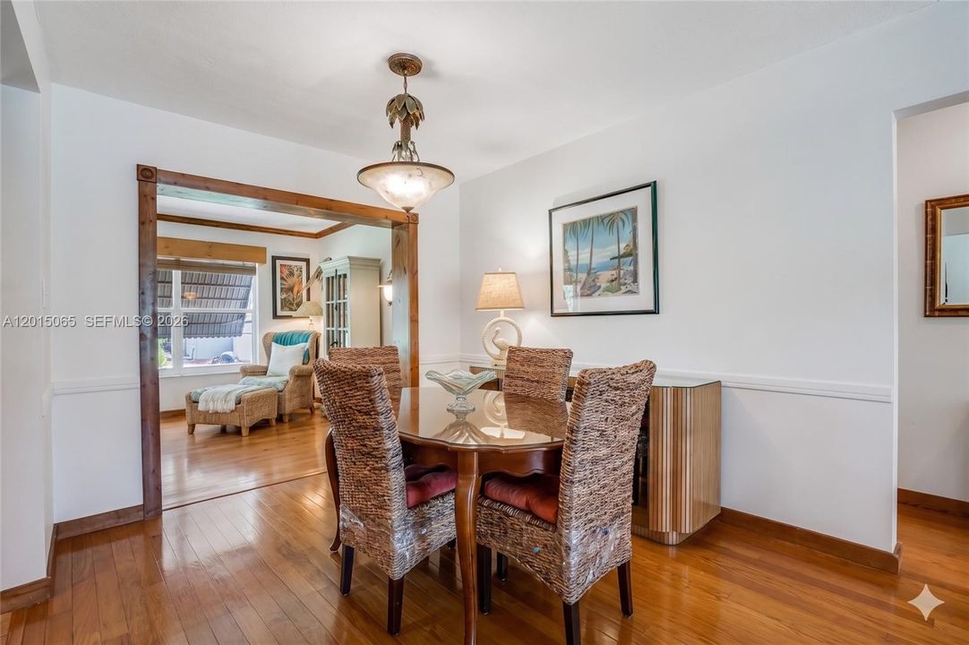 En Venta: $385,000 (2 camas, 2 baños, 1579 Pies cuadrados)
