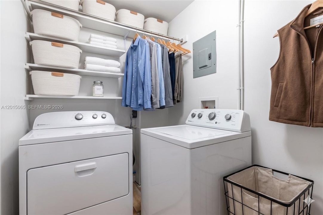 En Venta: $385,000 (2 camas, 2 baños, 1579 Pies cuadrados)