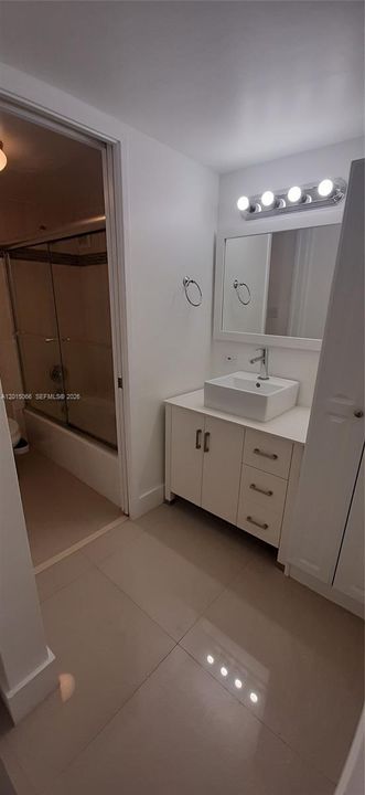 For Sale: $249,900 (1 beds, 1 baths, 767 Square Feet)