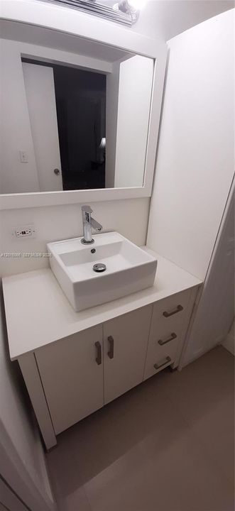 For Sale: $249,900 (1 beds, 1 baths, 767 Square Feet)