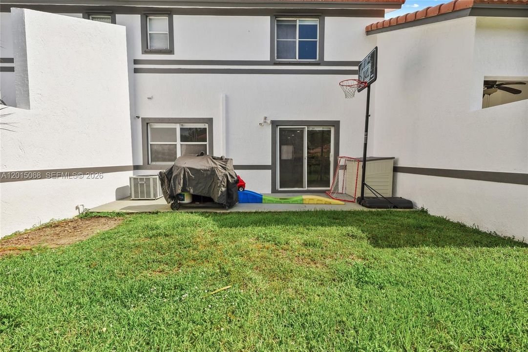 Active With Contract: $3,150 (3 beds, 2 baths, 1727 Square Feet)