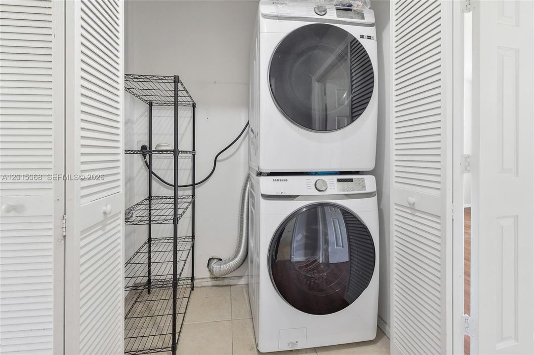 Active With Contract: $3,150 (3 beds, 2 baths, 1727 Square Feet)