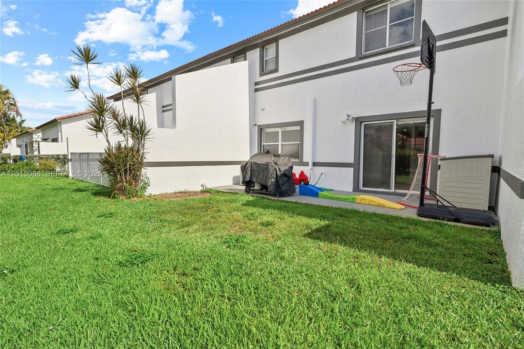 Active With Contract: $3,150 (3 beds, 2 baths, 1727 Square Feet)