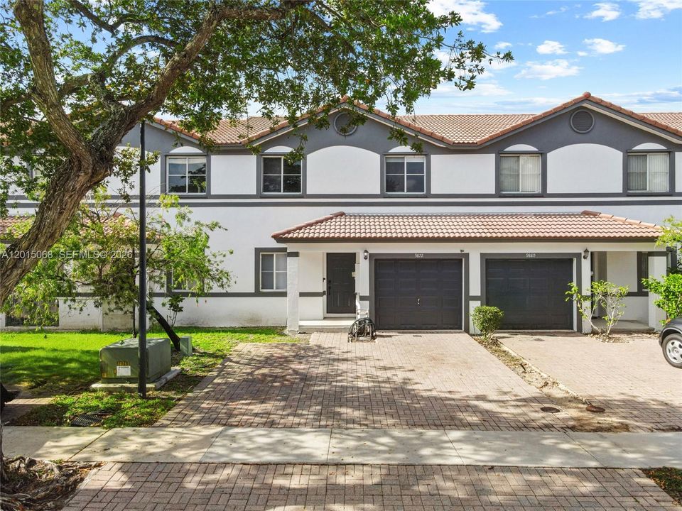 Active With Contract: $3,150 (3 beds, 2 baths, 1727 Square Feet)