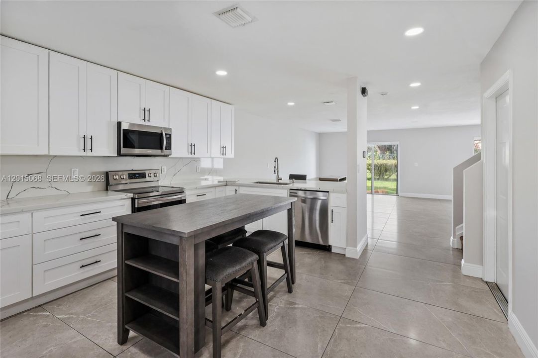 Active With Contract: $3,150 (3 beds, 2 baths, 1727 Square Feet)