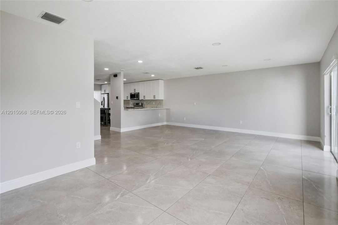 Active With Contract: $3,150 (3 beds, 2 baths, 1727 Square Feet)