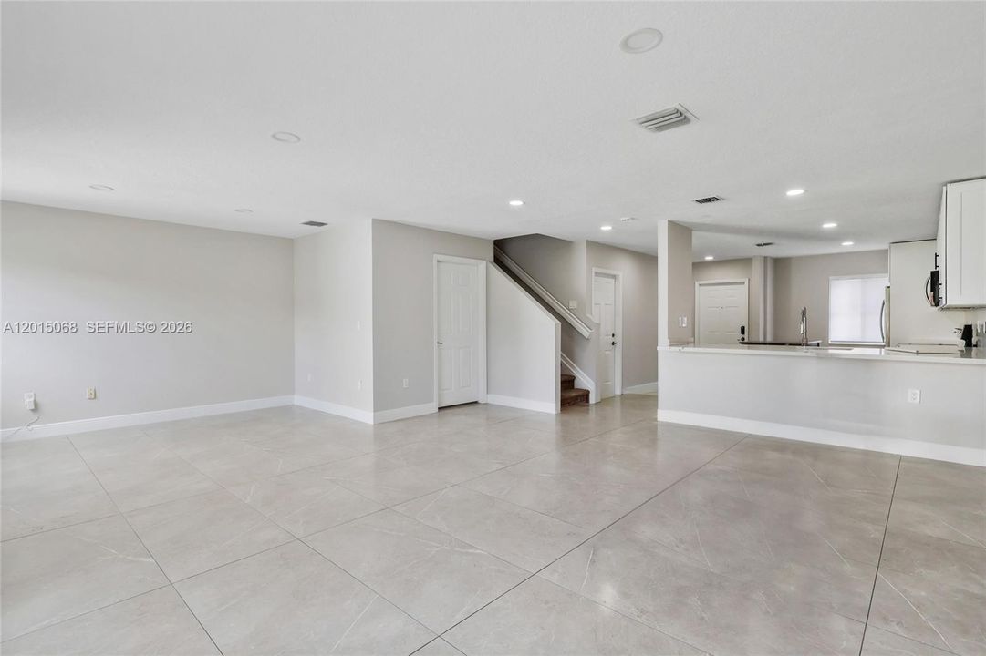 Active With Contract: $3,150 (3 beds, 2 baths, 1727 Square Feet)