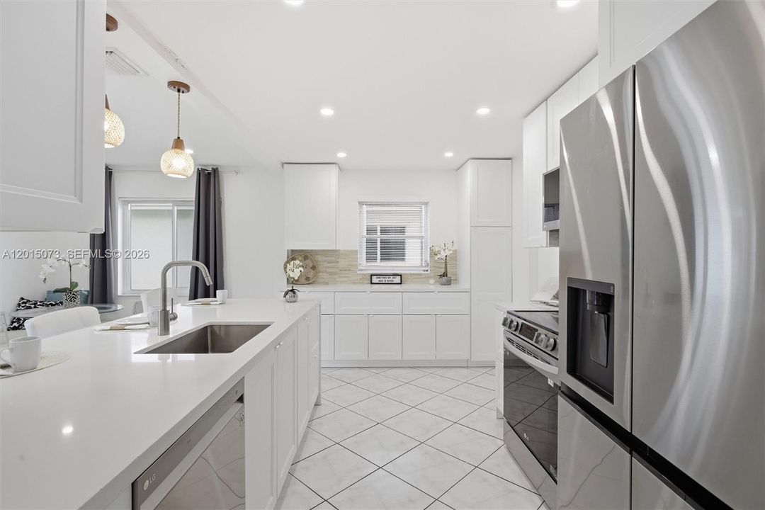 Activo con contrato: $339,000 (2 camas, 2 baños, 1398 Pies cuadrados)