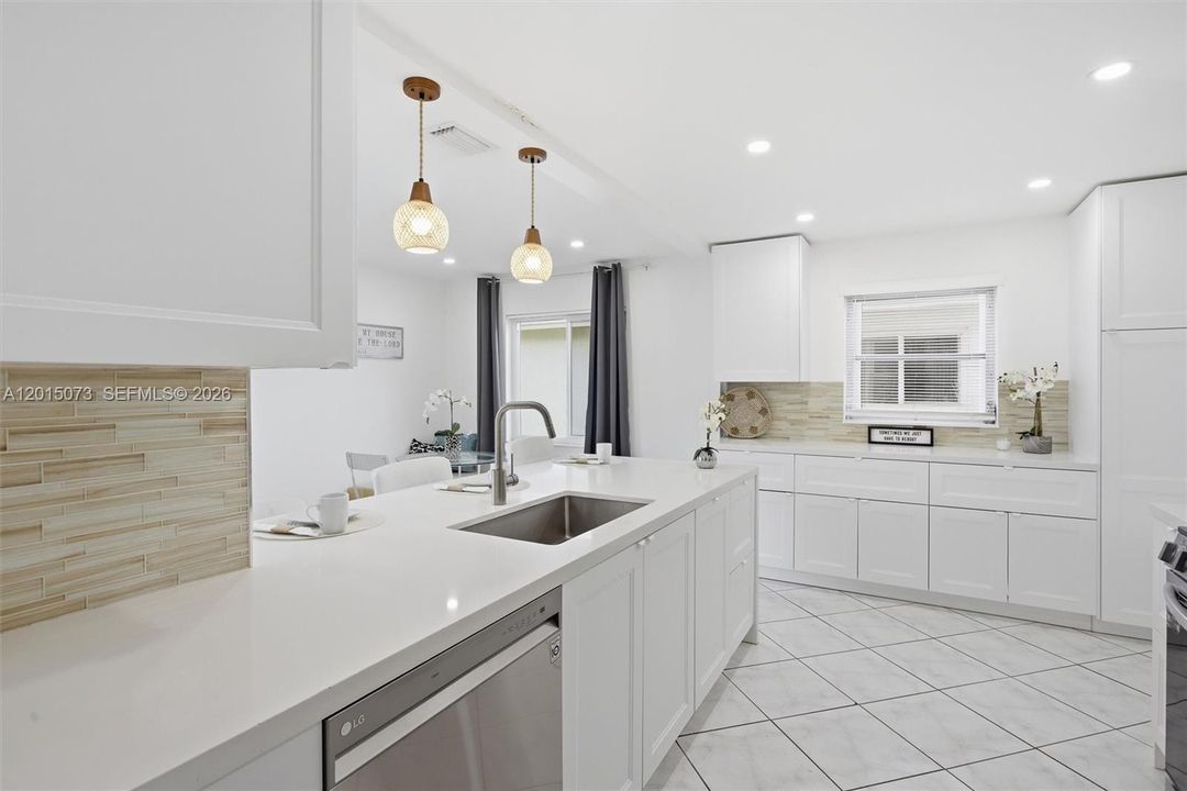 Activo con contrato: $339,000 (2 camas, 2 baños, 1398 Pies cuadrados)