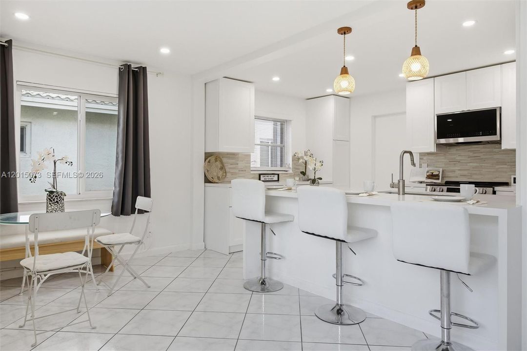 Activo con contrato: $339,000 (2 camas, 2 baños, 1398 Pies cuadrados)