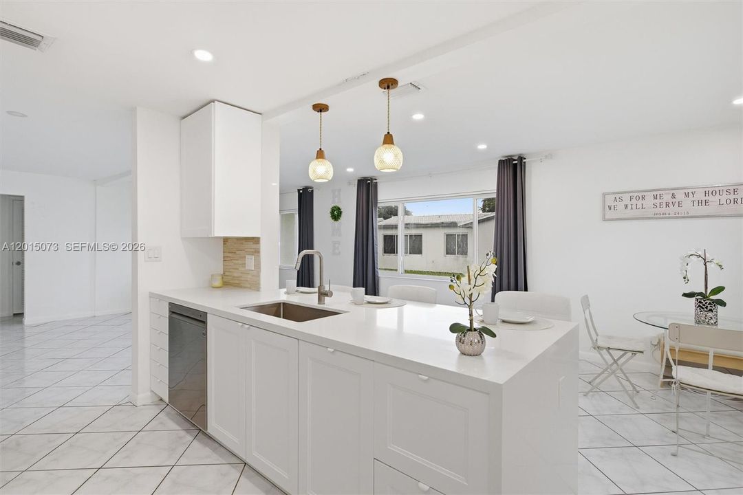 Activo con contrato: $339,000 (2 camas, 2 baños, 1398 Pies cuadrados)