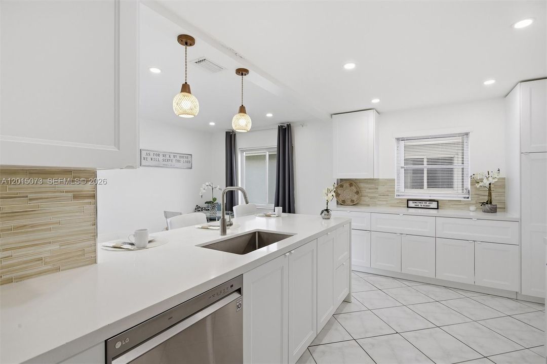 Activo con contrato: $339,000 (2 camas, 2 baños, 1398 Pies cuadrados)