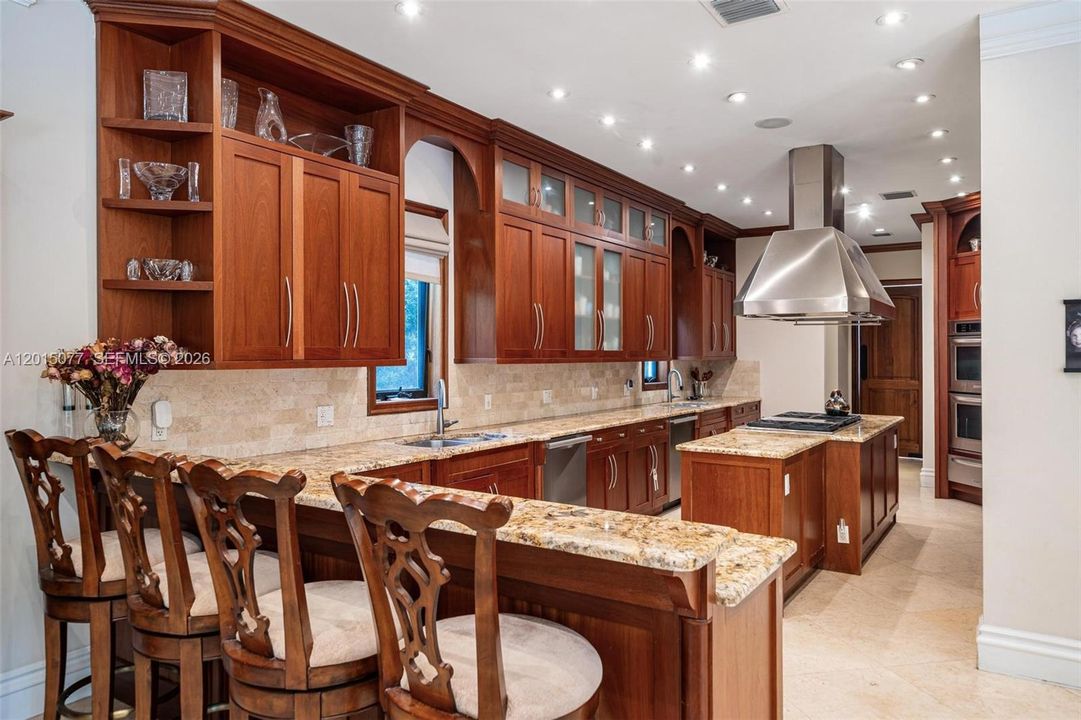 For Sale: $7,850,000 (6 beds, 6 baths, 5538 Square Feet)