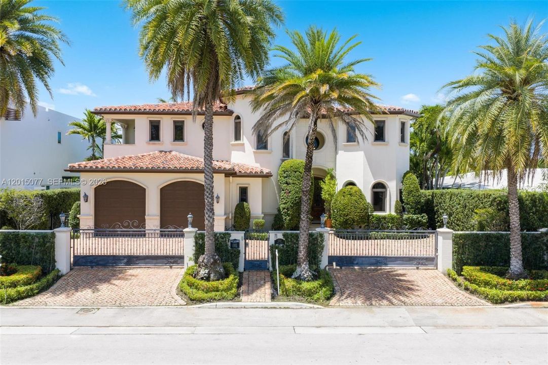 For Sale: $7,850,000 (6 beds, 6 baths, 5538 Square Feet)