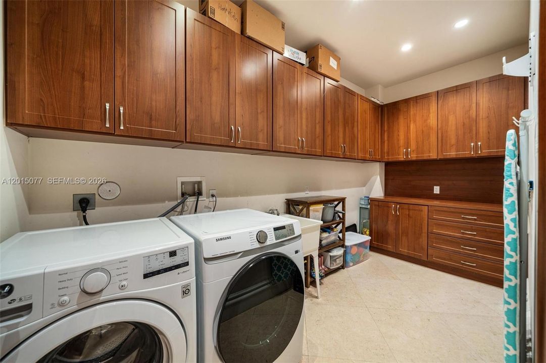 For Sale: $7,850,000 (6 beds, 6 baths, 5538 Square Feet)