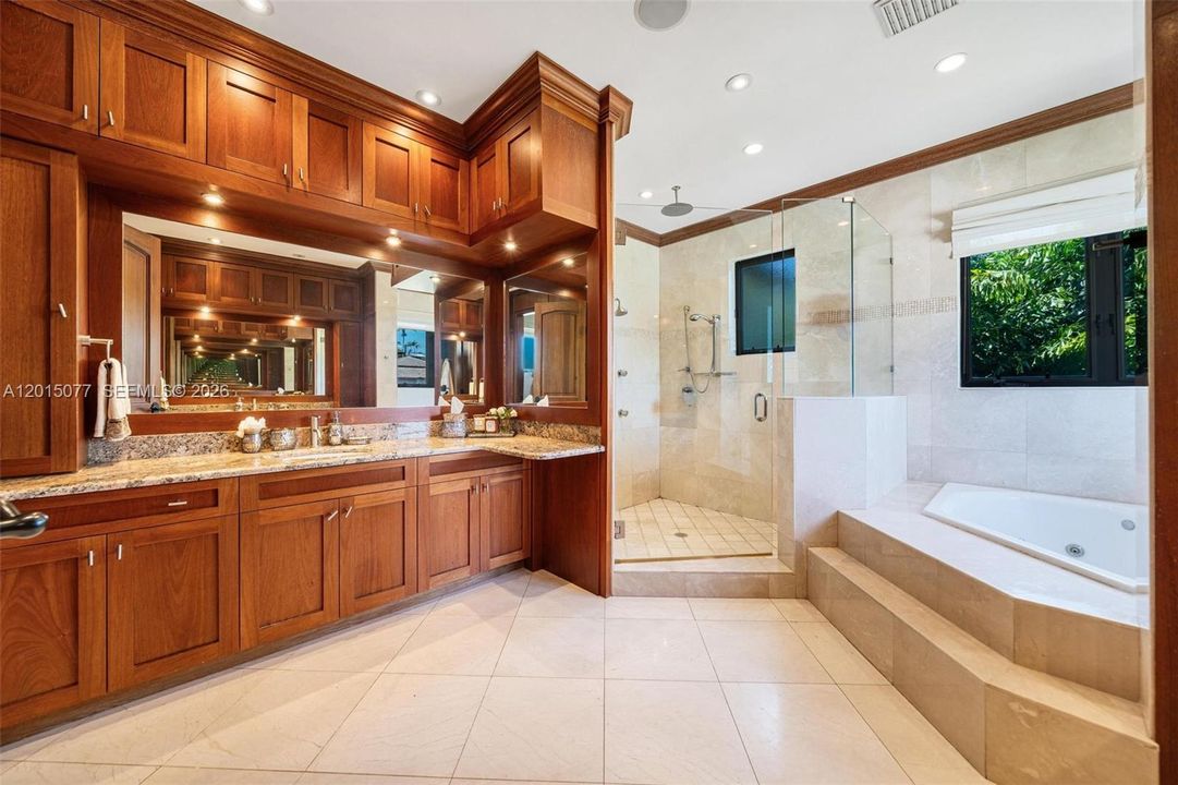 For Sale: $7,850,000 (6 beds, 6 baths, 5538 Square Feet)