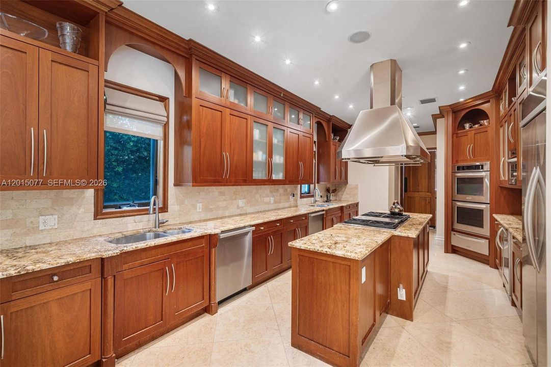 For Sale: $7,850,000 (6 beds, 6 baths, 5538 Square Feet)