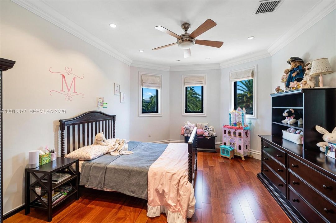 For Sale: $7,850,000 (6 beds, 6 baths, 5538 Square Feet)