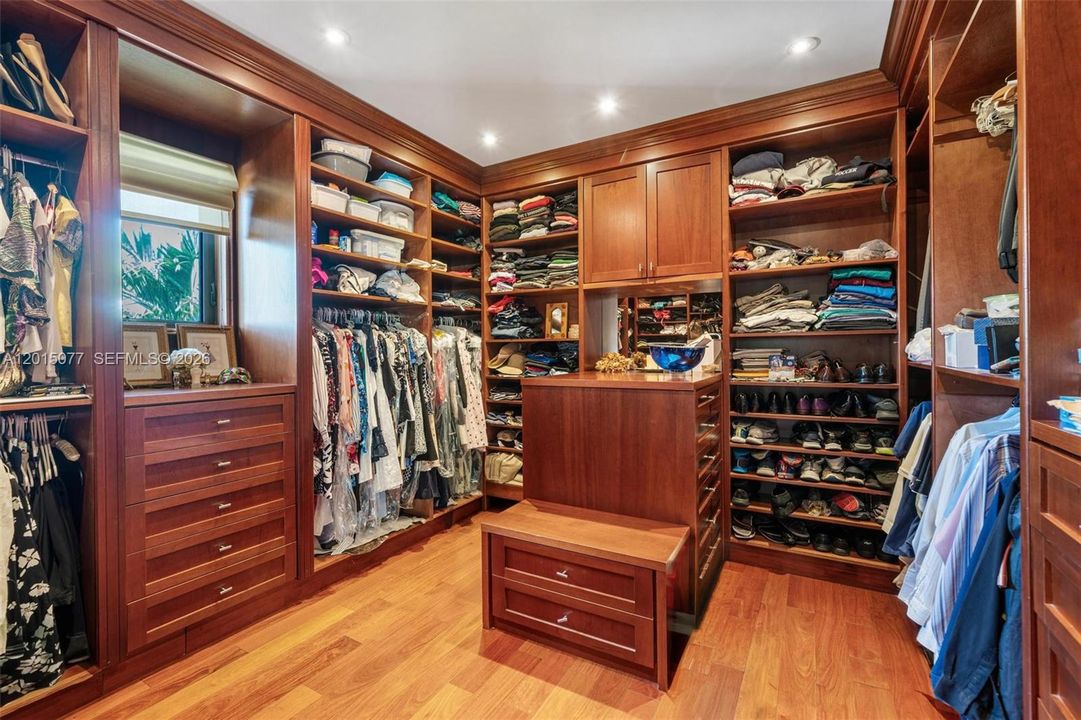 For Sale: $7,850,000 (6 beds, 6 baths, 5538 Square Feet)