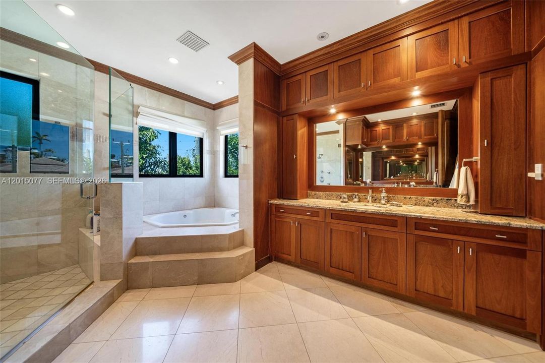 For Sale: $7,850,000 (6 beds, 6 baths, 5538 Square Feet)