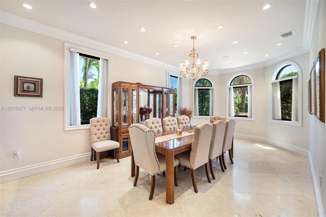 For Sale: $7,850,000 (6 beds, 6 baths, 5538 Square Feet)