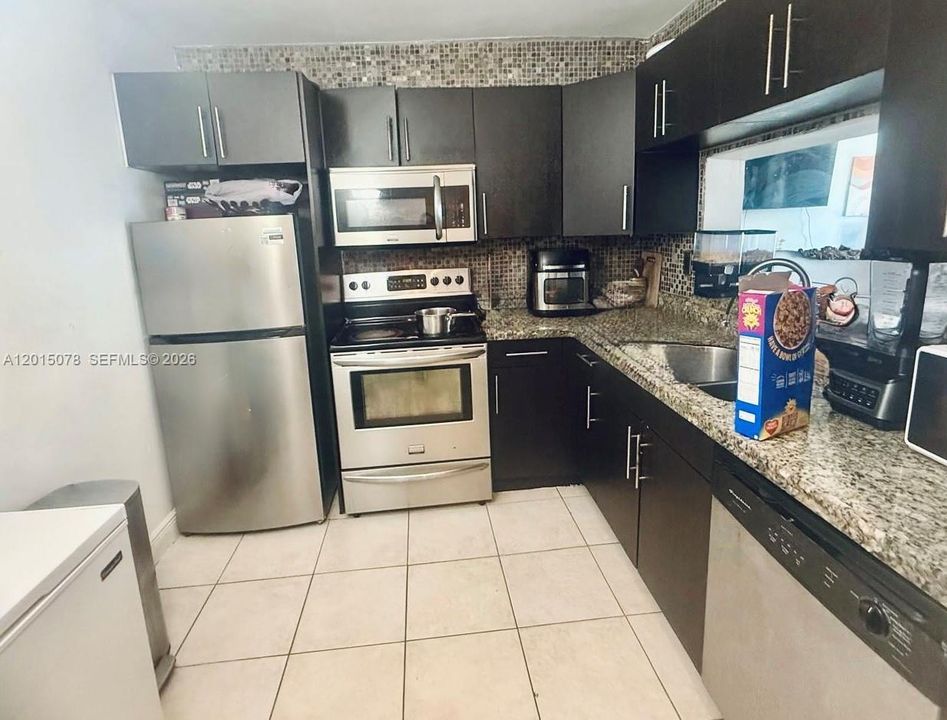 For Sale: $185,000 (3 beds, 2 baths, 1175 Square Feet)