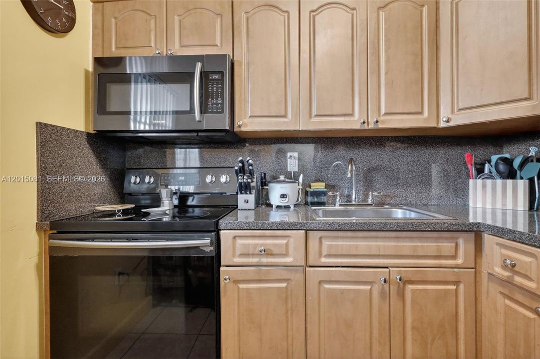 На продажу: $269,900 (2 спален, 2 ванн, 938 Квадратных фут)