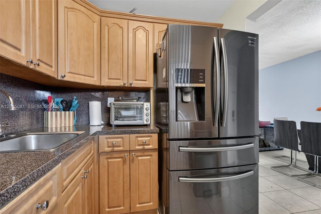 На продажу: $269,900 (2 спален, 2 ванн, 938 Квадратных фут)