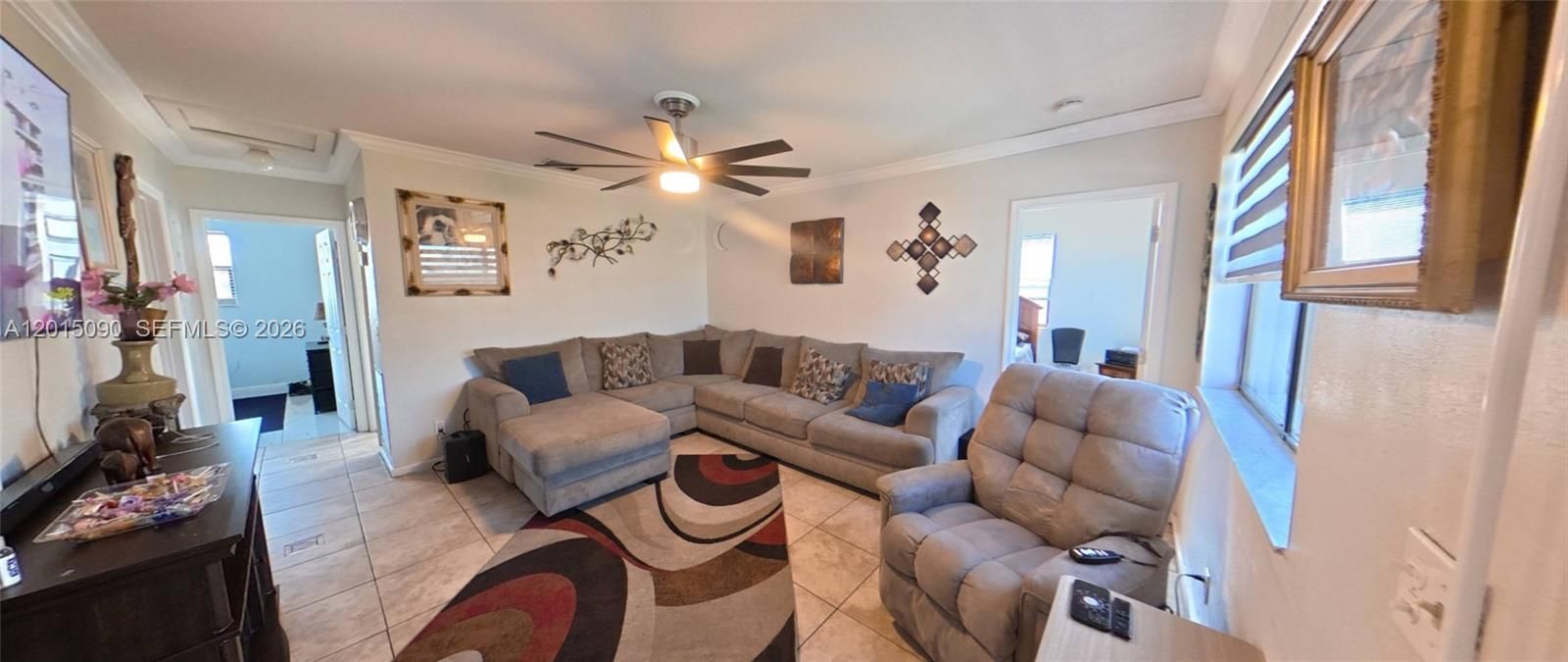 For Sale: $450,000 (2 beds, 1 baths, 918 Square Feet)