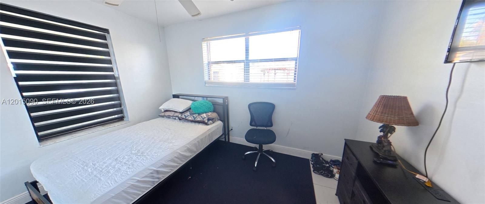 For Sale: $450,000 (2 beds, 1 baths, 918 Square Feet)