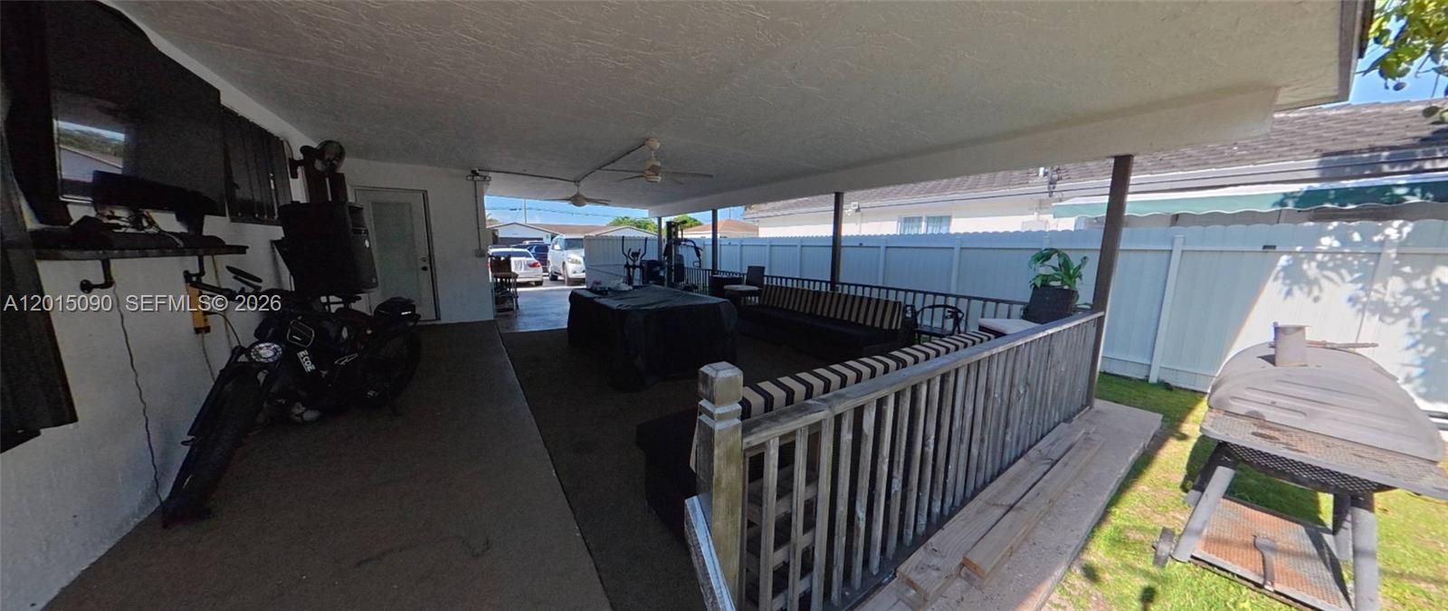For Sale: $450,000 (2 beds, 1 baths, 918 Square Feet)