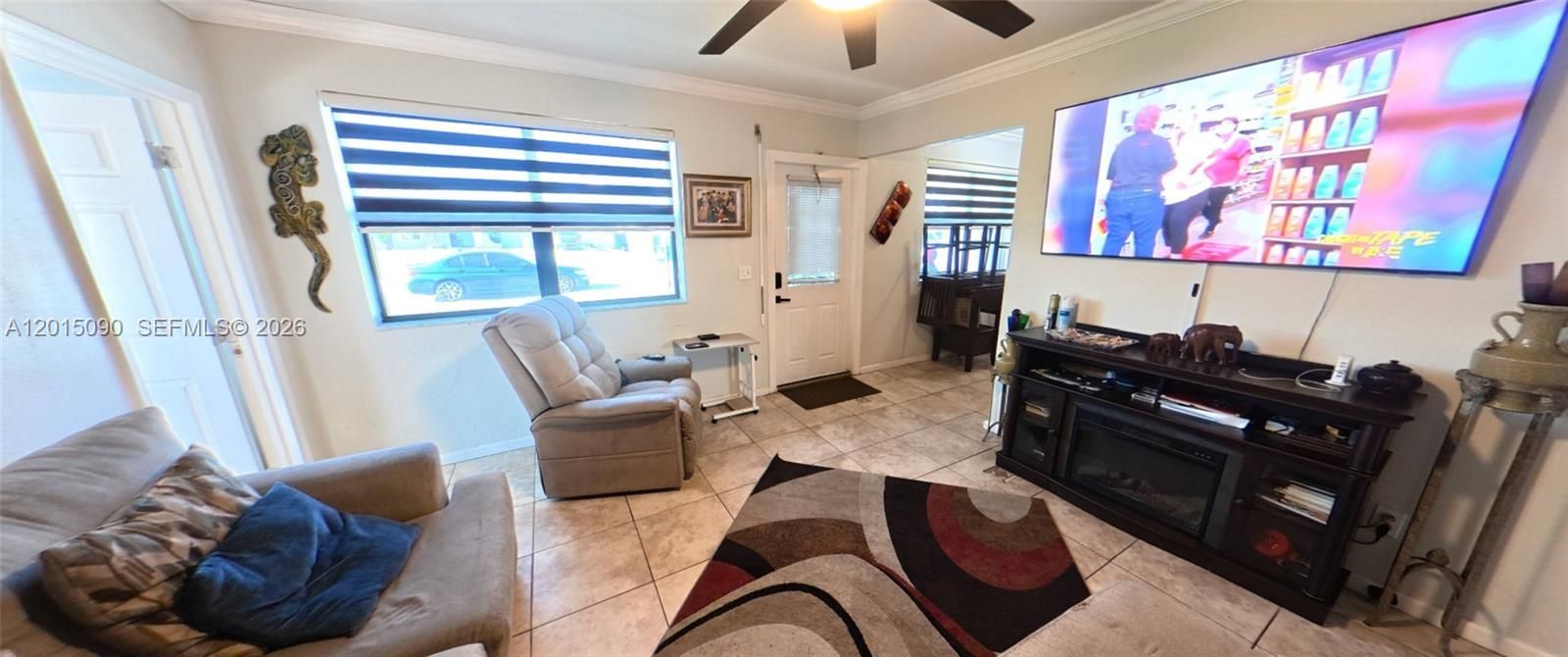 For Sale: $450,000 (2 beds, 1 baths, 918 Square Feet)