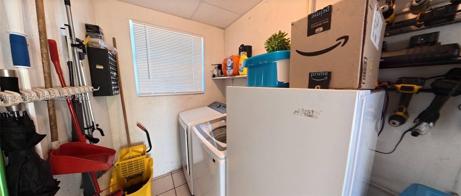 For Sale: $450,000 (2 beds, 1 baths, 918 Square Feet)