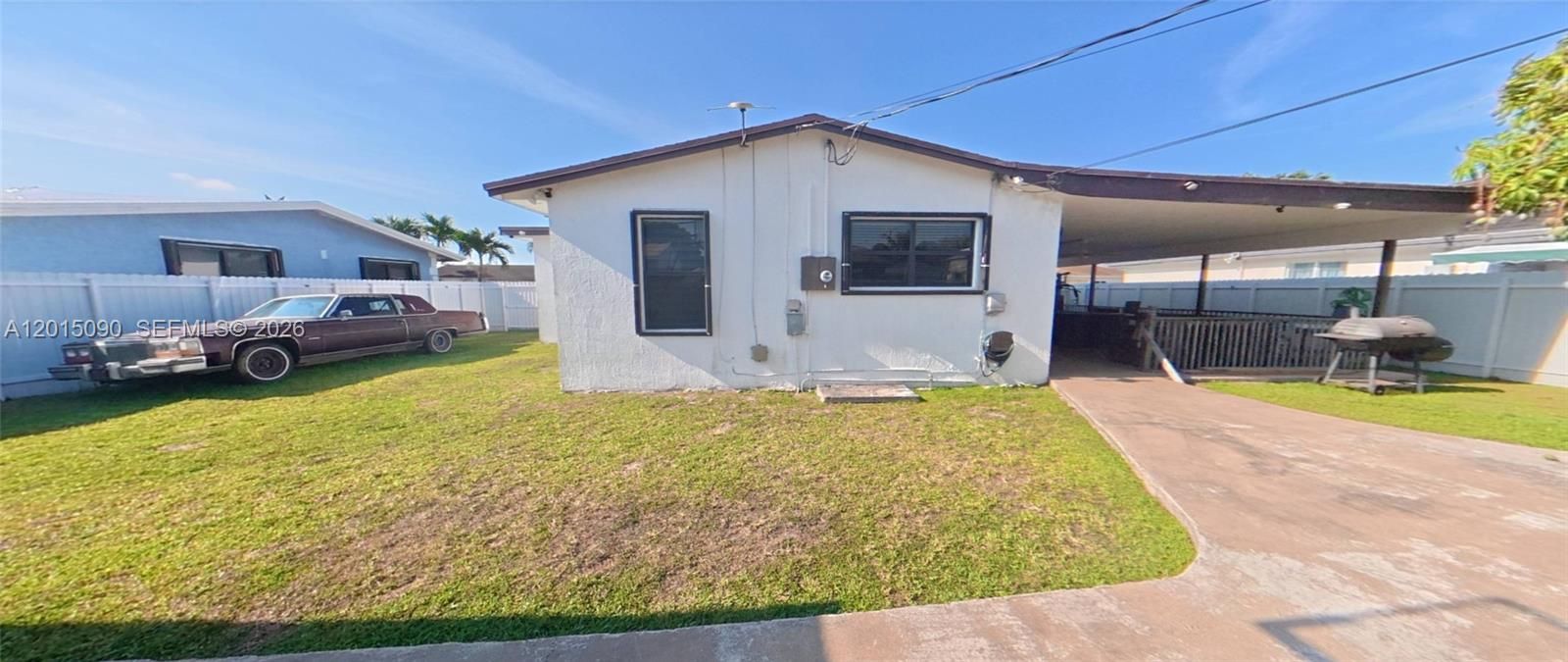 For Sale: $450,000 (2 beds, 1 baths, 918 Square Feet)