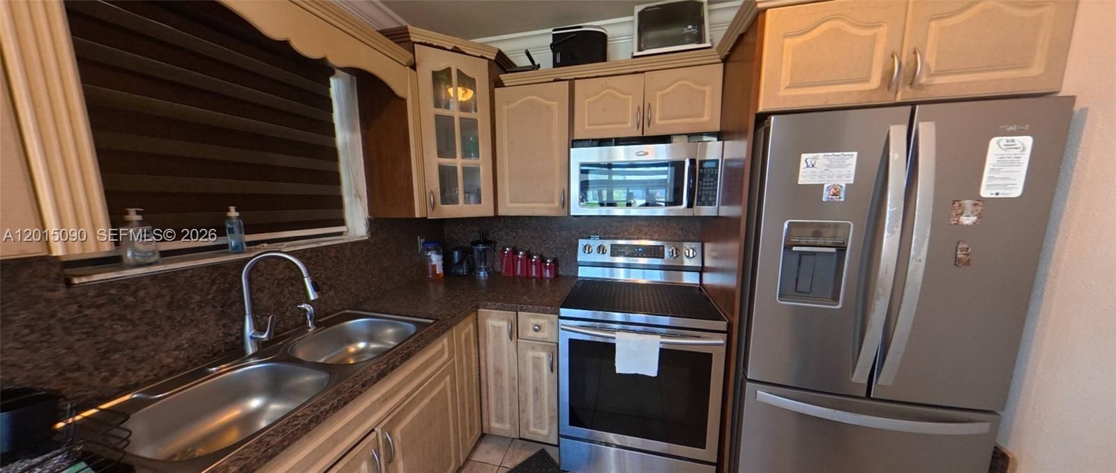 For Sale: $450,000 (2 beds, 1 baths, 918 Square Feet)
