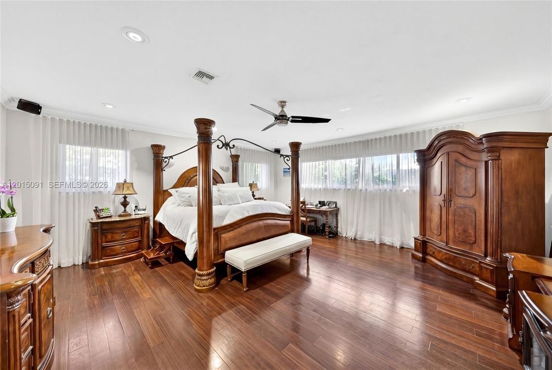 For Sale: $3,599,900 (5 beds, 4 baths, 4331 Square Feet)