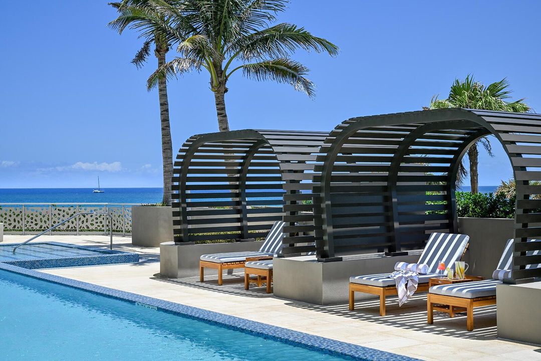 Hotel Pool