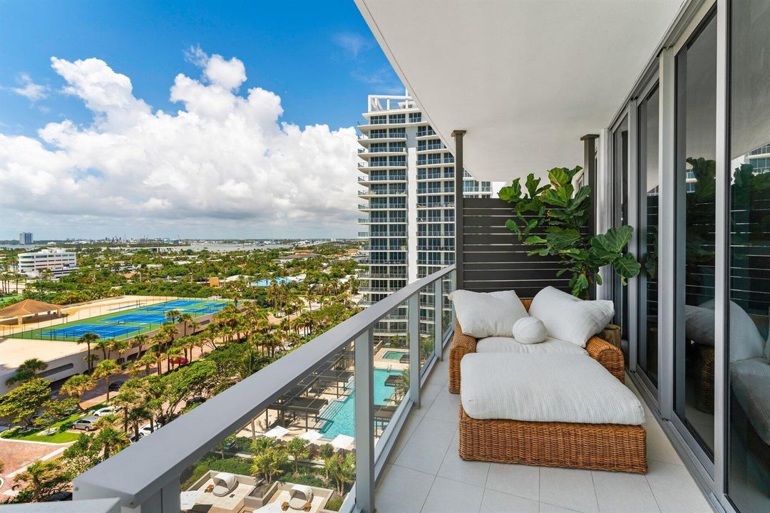 415 SF Balcony