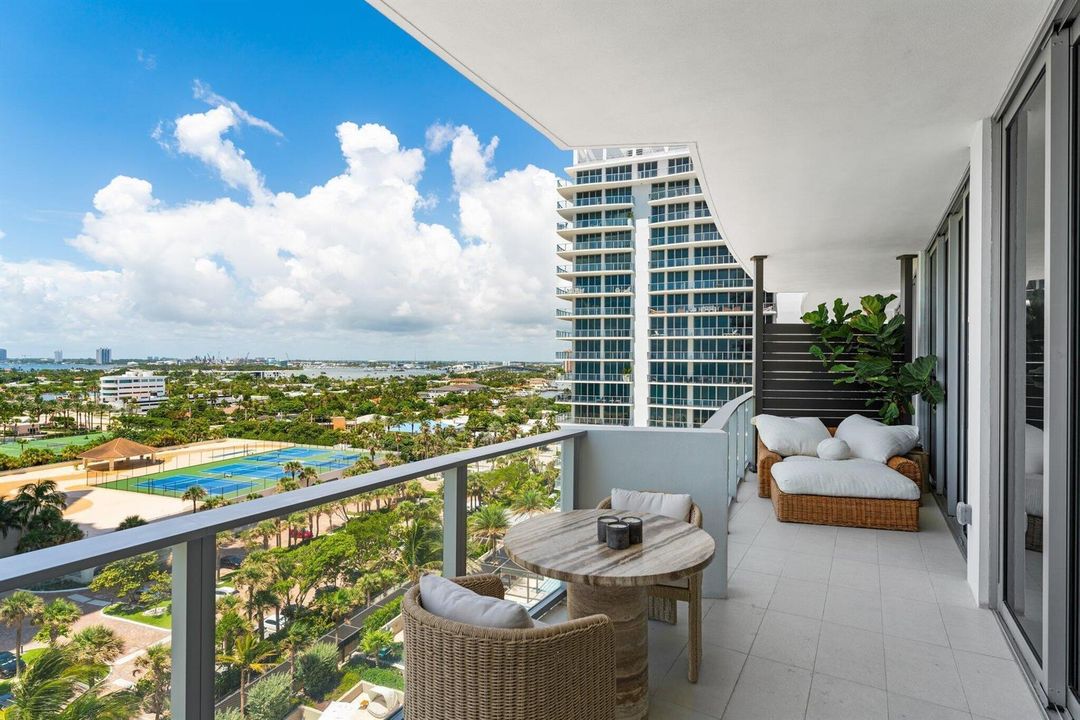 415 SF Balcony
