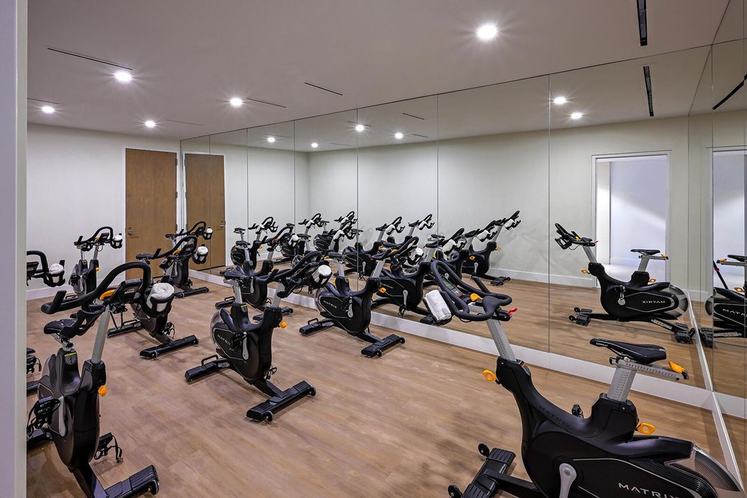 Hotel Cycle Room