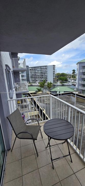 En Venta: $294,999 (2 camas, 2 baños, 900 Pies cuadrados)