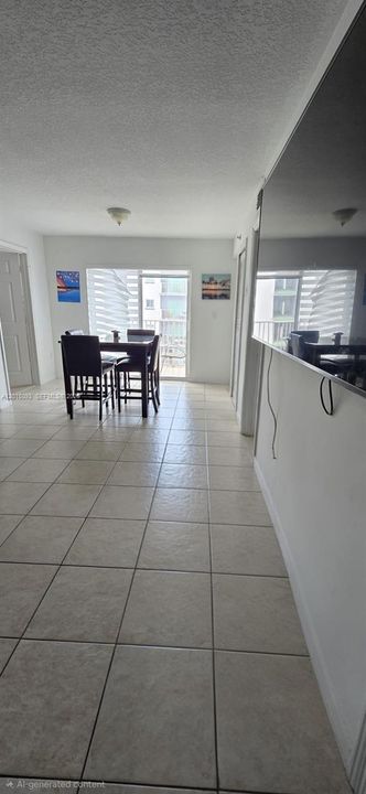 En Venta: $294,999 (2 camas, 2 baños, 900 Pies cuadrados)