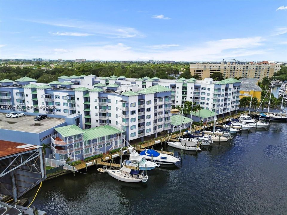 En Venta: $294,999 (2 camas, 2 baños, 900 Pies cuadrados)
