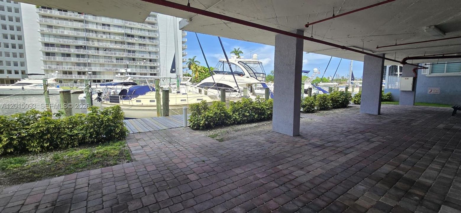 En Venta: $294,999 (2 camas, 2 baños, 900 Pies cuadrados)