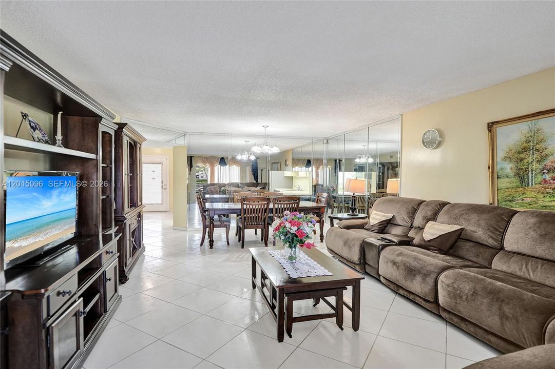 For Sale: $125,000 (2 beds, 2 baths, 1270 Square Feet)