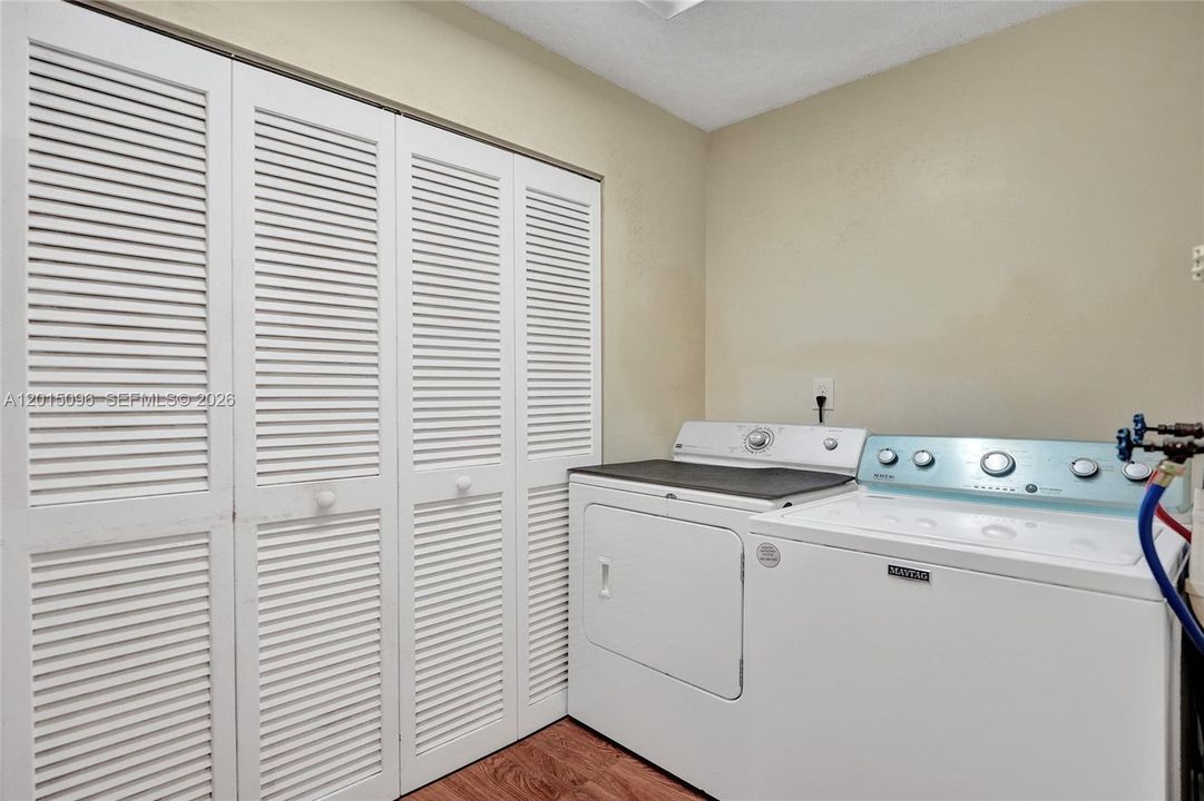 For Sale: $125,000 (2 beds, 2 baths, 1270 Square Feet)