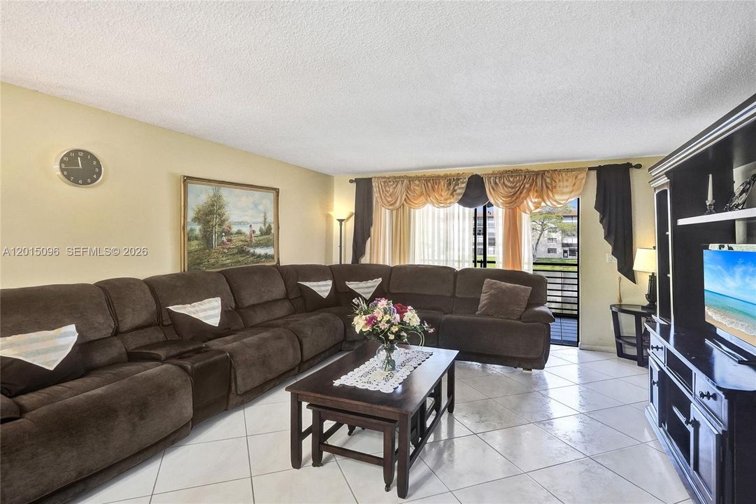 For Sale: $125,000 (2 beds, 2 baths, 1270 Square Feet)