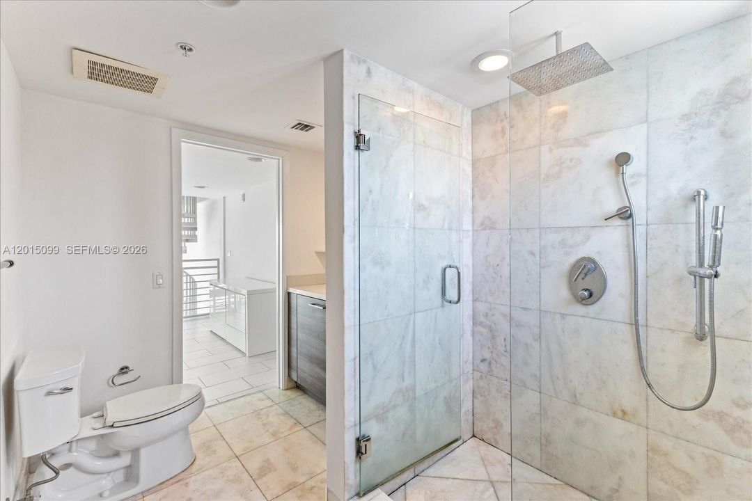 For Sale: $895,000 (1 beds, 2 baths, 861 Square Feet)