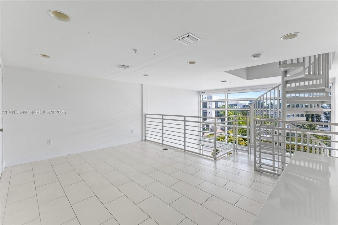 For Sale: $895,000 (1 beds, 2 baths, 861 Square Feet)