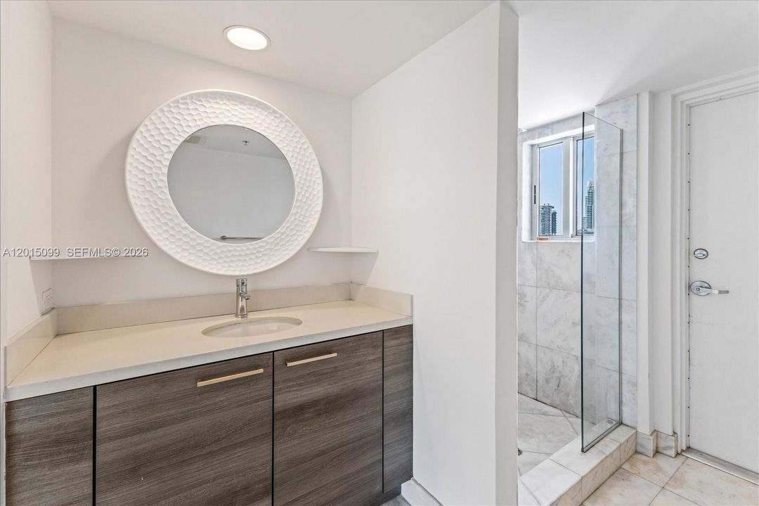 For Sale: $895,000 (1 beds, 2 baths, 861 Square Feet)